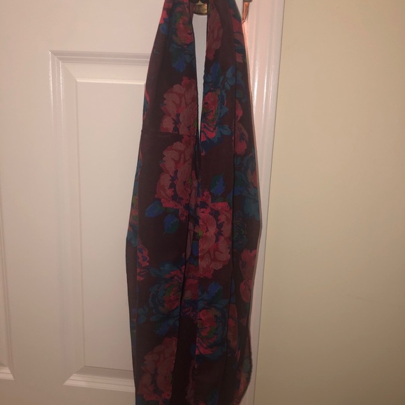 Assorted Scarves - Picture 6 of 6